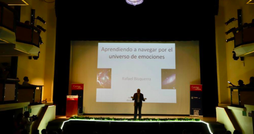 Realizan conferencia ‘El Universo Masculino de las Emociones’,