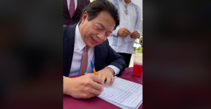 Comienza Mario Delgado instalación de mesas para recabar firmas para la revocación del mandato