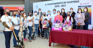 Ayuntamiento de Guaymas, Sonora regala palas a mujeres para que busquen a desaparecidos