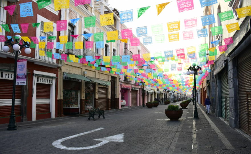 Entregan rehabilitación de la calle de los dulces