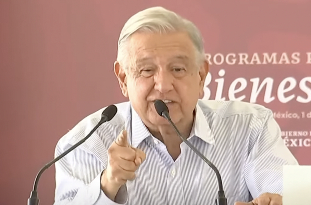 AMLO presume que no trabaja 8 horas al día sino 16 horas y hasta fines de semana