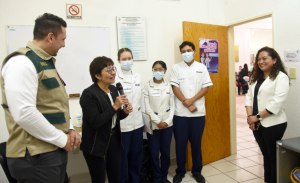 Acude Lilia Cedillo a jornada de salud comunitaria en Azumiatla