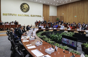 INE ordena a partidos políticos dar 5 candidaturas a mujeres y 4 para hombres en las 9 gubernaturas en disputa