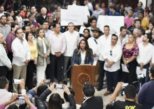 Bancada del PRI en Veracruz se transforma en Morena; 28 diputados renuncian y se suman a Sheinbaum
