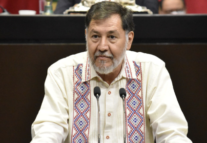 Noroña acusa a ciudadano por robarse su paquete de carne en el AICM