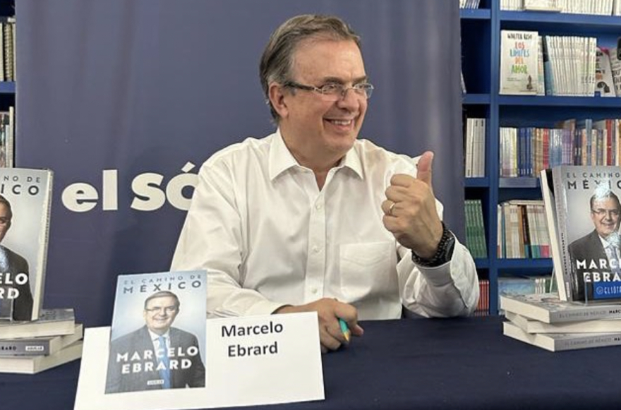 INE determina no proceder contra Ebrard por hacer promoción de su libro pese a su cargo como funcionario