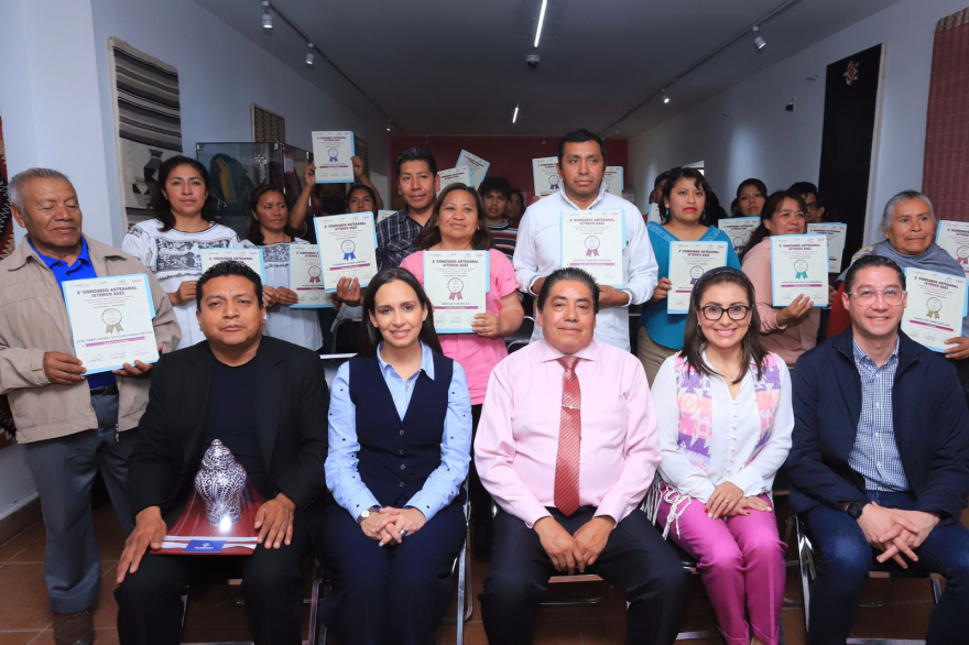 Premian a participantes del II Concurso Artesanal Ixtenco 2023