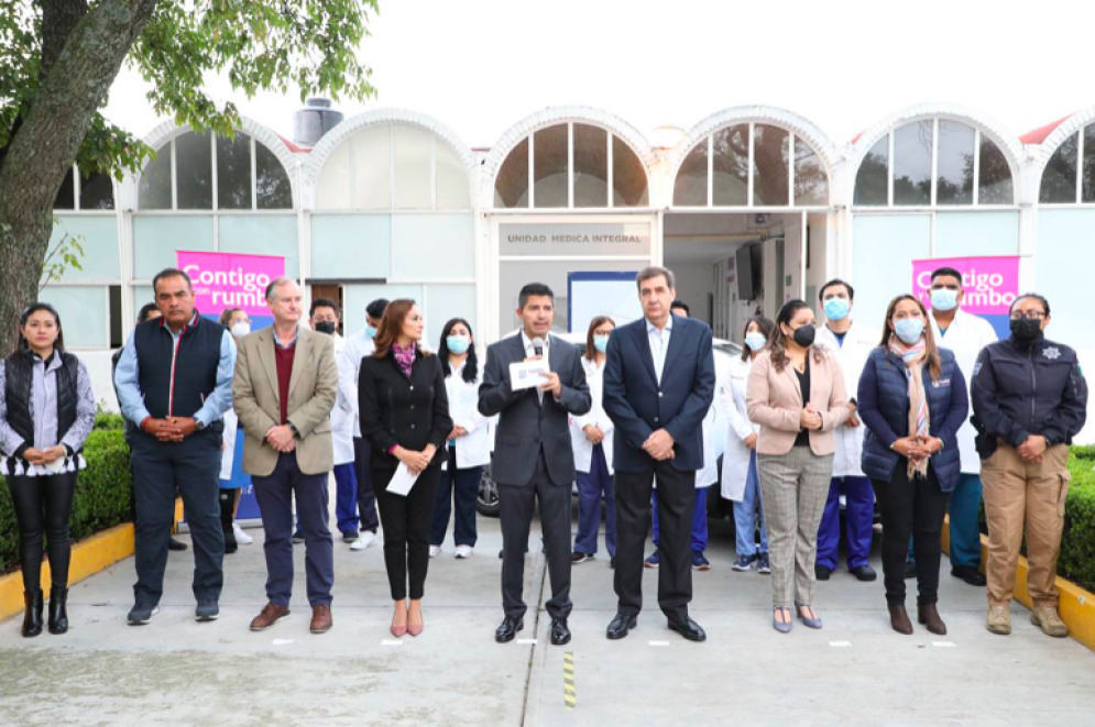 Club de empresarios se pone la del Puebla; dona vehículo al SMDIF en ayuda al programa Médico Contigo