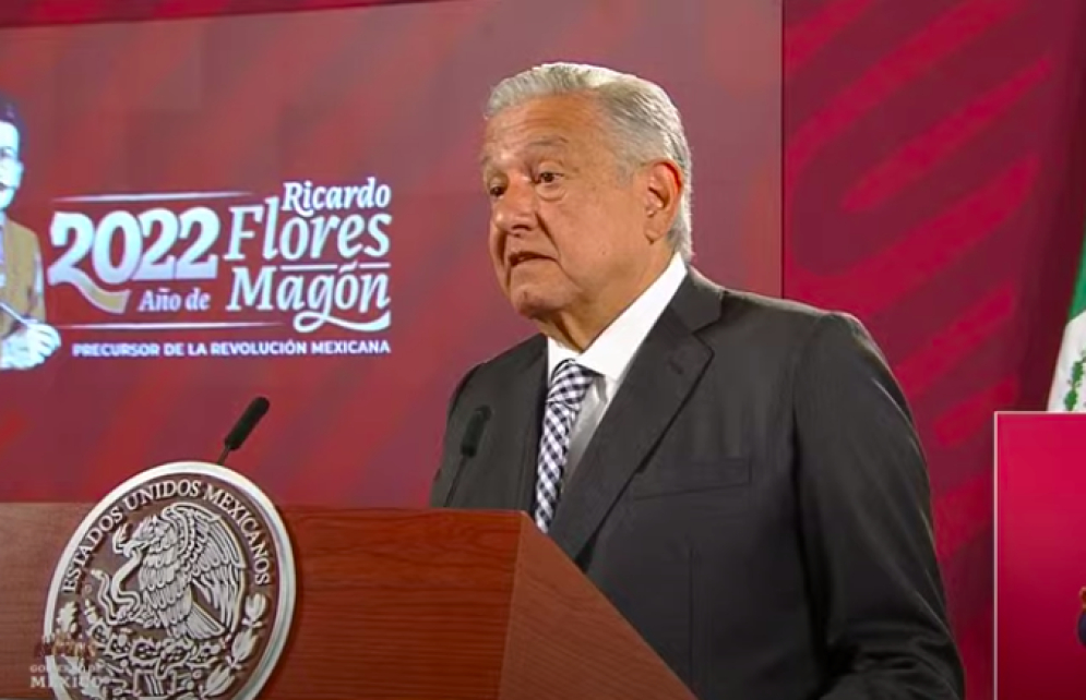 AMLO culpa al neoliberalismo por la falta de médicos especialistas