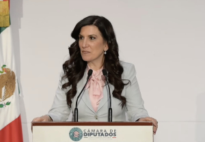 Kenia López Rabadán advierte que la lealtad a México se da combatiendo al crimen y defendiendo la democracia