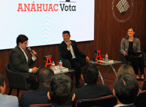 Eduardo Rivera participa en el evento “Anáhuac Vota” para compartir propuestas con los universitarios