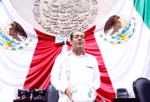 Diputado de Morena usa el pleno de San Lázaro para echar cascarita con el ‘matador Hernández’