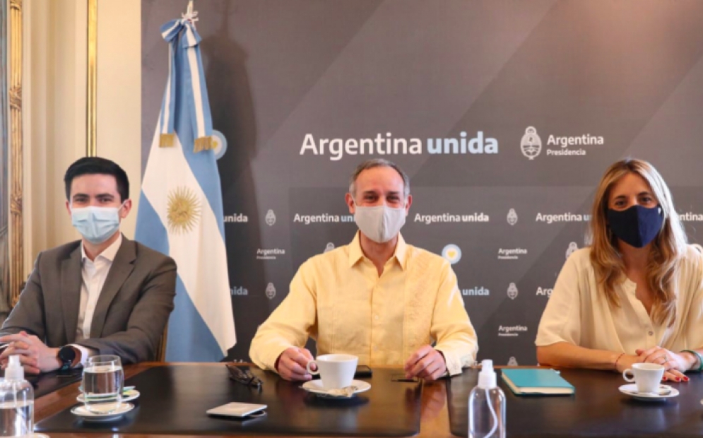 Senador de Morena afirma que Gatell viajó a Argentina para pelear su ego con Marcelo Ebrard