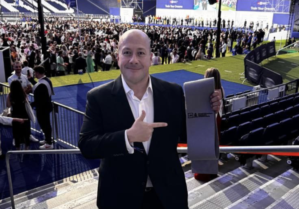 ¡Lo logró! Enrique Alfaro presume nuevo título como Máster en Dirección de Fútbol en la Universidad del Real Madrid