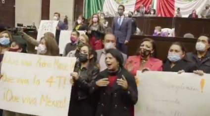 Diputados de Morena hacen una pausa en sesión para cantar las mañanitas a AMLO