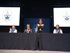 Rectora Lilia Cedillo preside ceremonias de graduación en el CCU