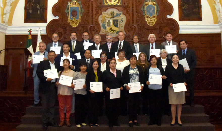 Generación 1974-1976 de la Preparatoria Benito Juárez García recibe reconocimientos