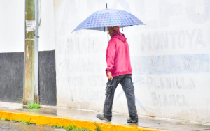 Mantiene cuadrillas de limpieza y desazolve activas en puntos críticos de Tlaxcala tras fuertes lluvias