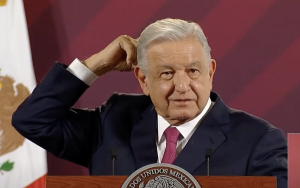 AMLO defiende al ejército, confirma verdad histórica de Ayotzinapa y rechaza que EPN o Cienfuegos hubieran ordenado desaparición