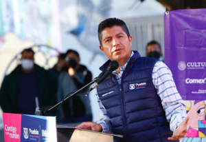 Eduardo Rivera alista programa para bacheo en Puebla; anuncia arranque a finales de noviembre