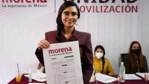 Paloma Aguilar se registra con Morena