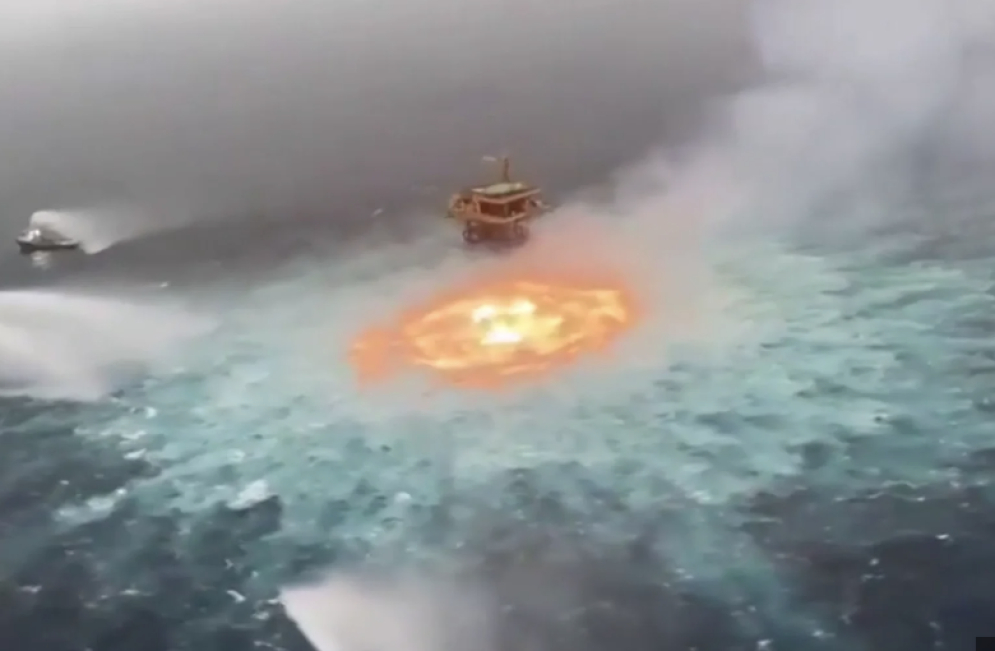 Ojo de fuego en el Golfo de México provocado por PEMEX