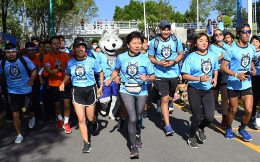 Miles de corredores participan en la Carrera Universitaria 2023