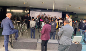 Periodistas abandonan conferencia de Morena en el Senado ante ataques a la prensa
