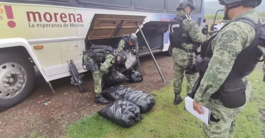 Decomisan 280 kilos de droga en camión con logos de Morena