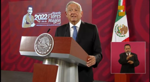 AMLO revela que ganó un millón 600 mil pesos por regalías de su libro “A la mitad del camino” en 2021