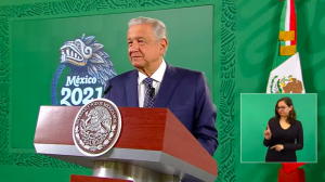 AMLO presume que su libro está entre los más vendidos de México