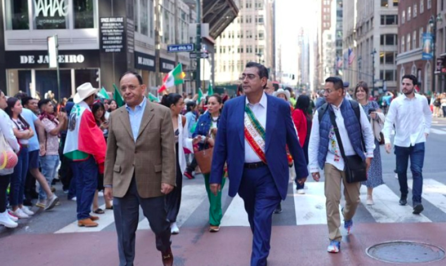 Sergio Salomón realiza gira por Estados Unidos y se encuentra con poblanos de Nueva York