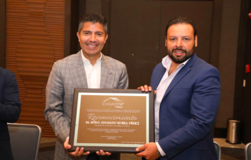 CANADEVI otorga reconocimiento a Lalo Rivera por promoción del desarrollo de nuevos hogares