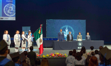 Lilia Cedillo preside graduación de alumnos de la preparatoria 2 de Octubre de 1968