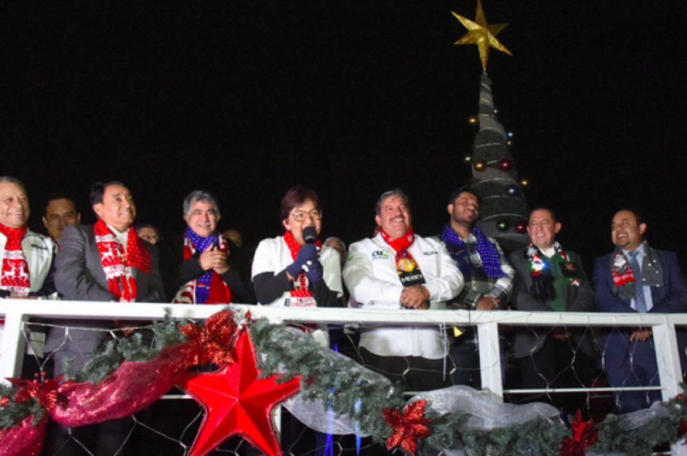 Encienden el Árbol Navideño en Ciudad Universitaria 2