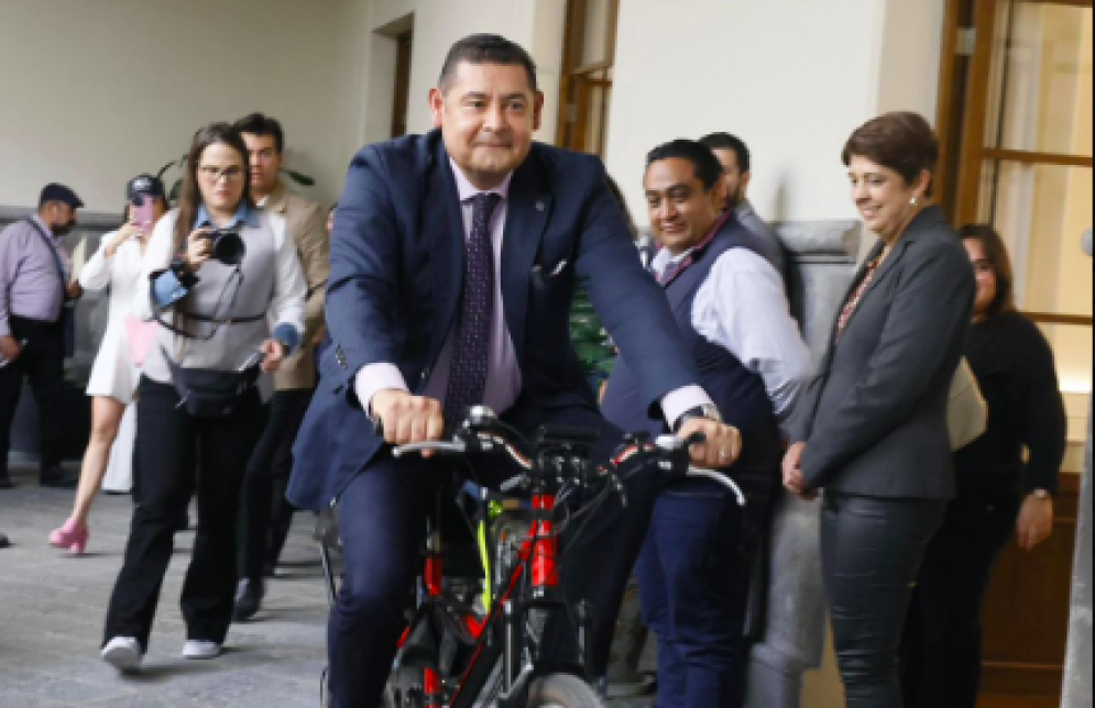 Armenta impulsará la construcción de una fábrica de bicicletas y autos eléctricos