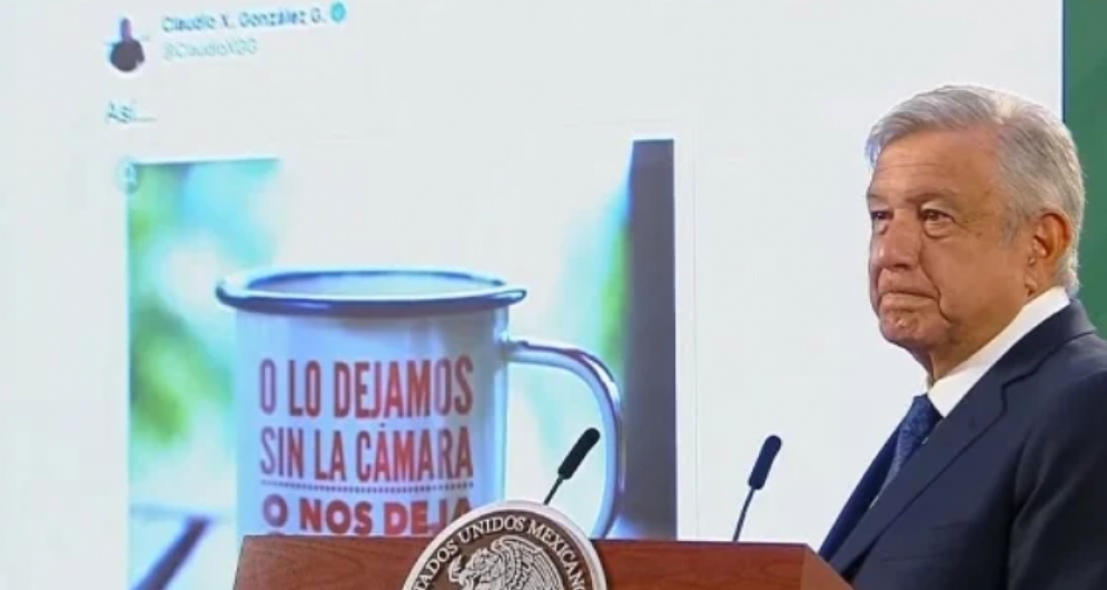 AMLO pide que todos actuemos con imparcialidad porque Claudio X. González está difundiendo propaganda electoral