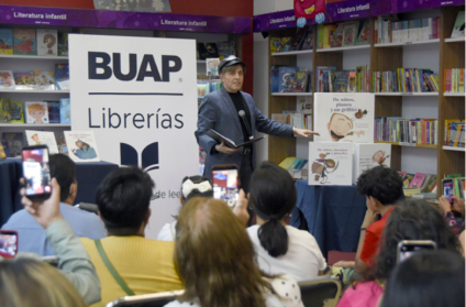 Presenta Mario Iván Martínez colección de cuentos infantiles en la Librería CCU