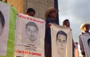 Padres de normalistas de Ayotzinapa no fijarán postura sobre informe de Encinas hasta analizarlo