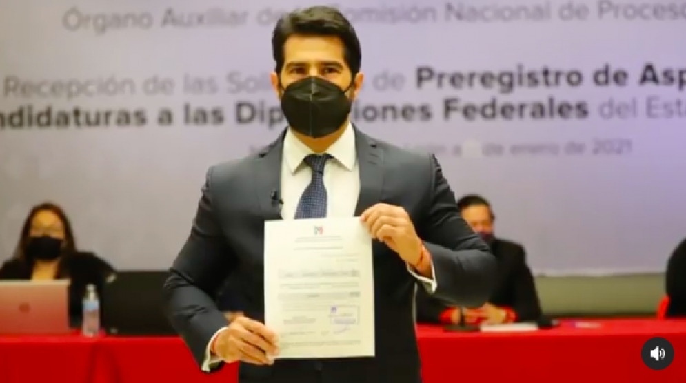 Arturo Carmona se registró como precandidato a diputado del PRI