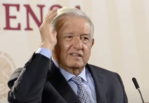 AMLO hace pausa de ataques contra Xóchitl Gálvez pero acusa que violan sus derechos humanos