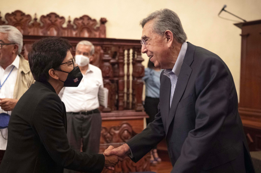 Recibe BUAP al ex candidato presidencial Cuauhtémoc Cárdenas