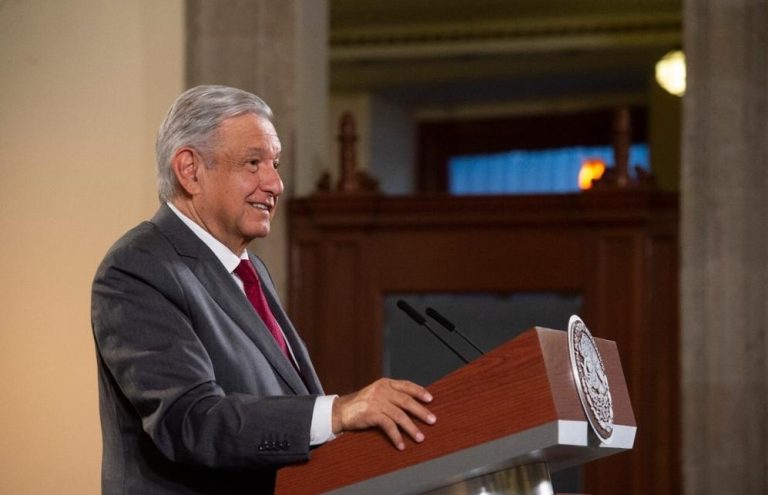 AMLO sostiene que ya sólo le faltan seis compromisos de 100 que prometió