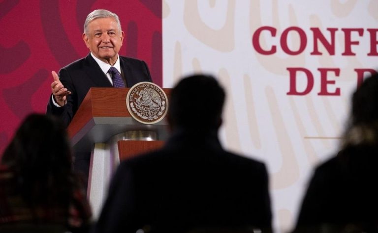 Afirma AMLO que feminicidios son prioridad; condena violencia durante protestas