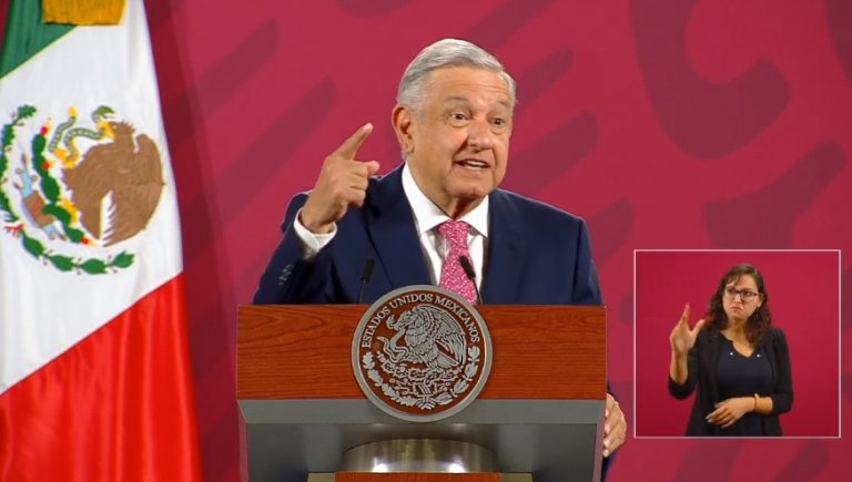 Ante fallo de la SCJN sobre consulta, AMLO señala que está en juego la democracia