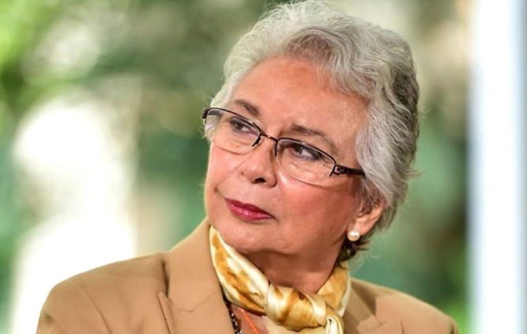 Presume Sánchez Cordero a médicos como héroes del Siglo XXI