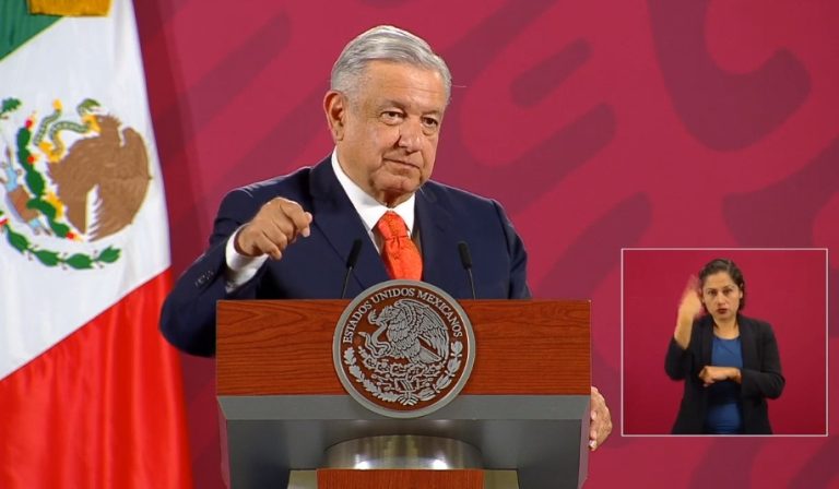 Conservadores usan el feminismo para atacarnos: AMLO