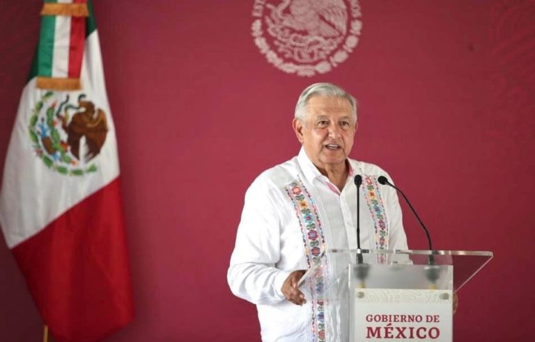 Popularidad de AMLO se ubica en 53%; 6 de cada 10 ven corrupción en su gobierno