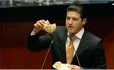 Samuel García explica convenio fiscal con pan de muerto, AMLO arrasaría con todo el pan