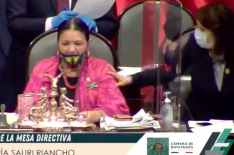 A empujones Padierna reclama a Sauri: “son minoría”